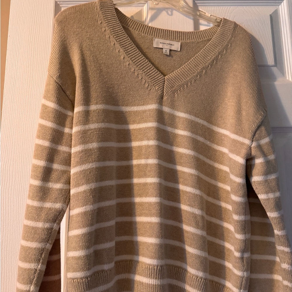 Banana Republic Beige and White Striped V-Neck Sweater